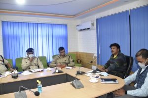 CEC Feroz Khan chairs meeting on streamlining of traffic movement in Kargil Town (2)