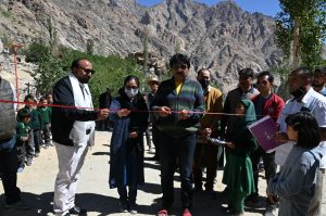 CEC Feroz Khan inaugurates various projects related to rural education by 17000 ft Foundation, SEMOK at Gargardo, Darchiks (5)