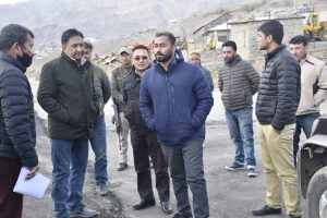 DC Santosh Sukhadeve takes stock of extension works of Civil Helipad Kargil (3)