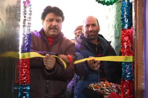 CEC Feroz Khan inaugurates library at GMS Sharchay Batalik (4)