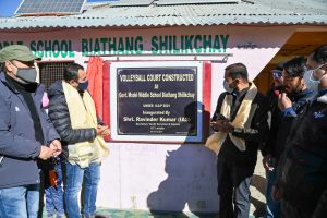 Secretary Ravinder inaugurates volleyball, basketball court at Kargil (2)