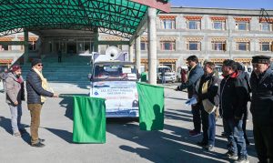 CEC Feroz Khan flags off Prachar Rath of Jal Jeevan Mission to various blocks of Kargil (1)