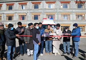 EC Mohsin Ali flags off ALS ambulance to CHC Chiktan (3)