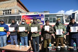 Traffic Police Ladakh organizes traffic awareness program at Kargil (3)