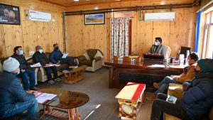 CEC Feroz Khan reviews COVID-19 situation in Kargil (2)