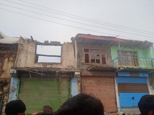 CEC Feroz Khan takes on-spot assessment of damaged public property at Drass (1) (1)