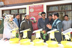 CEC Feroz Khan launches codling moth management program at Karkitchoo (6)