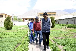 CEC Feroz Khan inaugurates distribution of vegetable seedlings for farmers (3)
