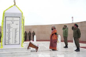 Finance Minister Smt. Nirmala Sitharaman pays Tribute to martyrs at Rezang La Memorial, Chushul.