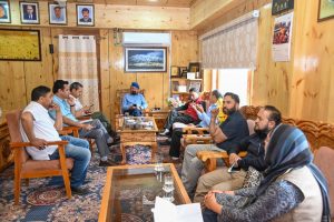 CEC Dr Jaffer Chairs Meeting to Tackle Traffic Congestion in Kargil Town.