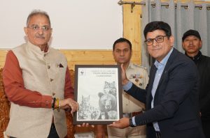Hon’ble LG Kavinder with official from WWF India