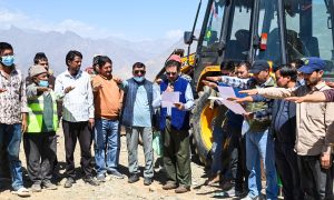 ADC Imteeaz Kacho launches Swachata Hi Seva 2025, a Swach Bharat Mission initiative in Kargil.