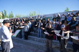 Secretray HUDD Ladakh Leads Swachhata Campaign at Karzoo Pond.