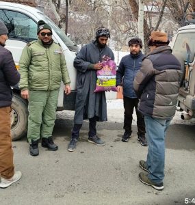 District Administration of Kargil distributes ration among drivers/helpers of stranded vehicles.