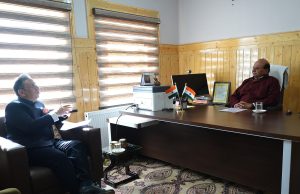 Vinai Kumar Saxena Holds Meeting with Chief Secretary, Orders Plan for 50 Water Bodies in Ladakh