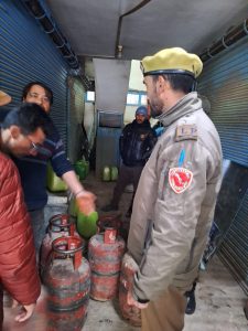 21 Domestic LPG Cylinders Seized During Surprise Market Inspection in Kargil.