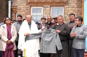 Following L-G Vinai Kumar Saxena’s intervention, UT Ladakh introduces traditional uniform for commercial drivers L-G also flags off vehicle branding initiative to enhance tourist experience.