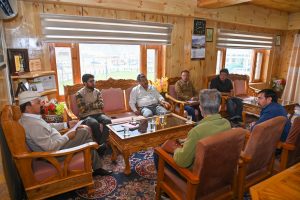 CEC Kargil Chairs Meeting on Transportation Facilities for GNM Students; Discusses Issues Related to Samagra Urdu Candidates.