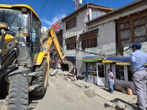 Joint Anti-Encroachment Drive Conducted Along Singey Namgyal Chowk–Airport Road in Leh.