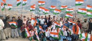 School students visit the iconic Manman Top View Point in Drass for a Har Ghar Tiranga gathering.