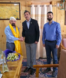 CEC Dr. Jaffer Akhoon Calls on J&K Bank Chief General Manager, Discusses Banking Services and Improved Customer Service in Kargil.