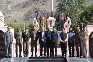 Vice-Chairman NITI Aayog Visits Drass, Pays Tributes to Fallen Heroes at Kargil War Memorial.