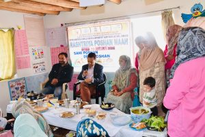 DC Drass Visits Anganwadi Centre Muradbagh on HCM Demonstration Day under Poshan Maah.