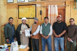CEC LAHDC Kargil Meets Al-Muntazir Association Delegation, Assures Action on Pashkum Road and Teacher Shortage.