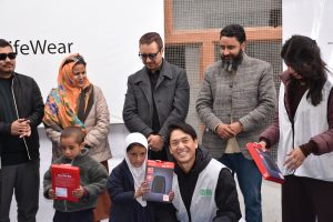 DC Drass Attends Thermal Distribution Event Organised by 17000 ft Foundation at Government High School, Salampora.