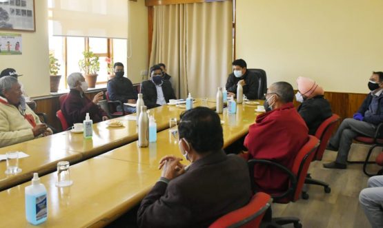 CEC Gyalson convenes meeting with head of religious organization Discusses measures to control the spread of COVID-19 in Leh