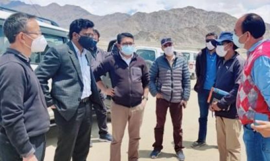 Chairman, DDMA Leh inspects Covid-19 surveillance mechanism in areas around Leh