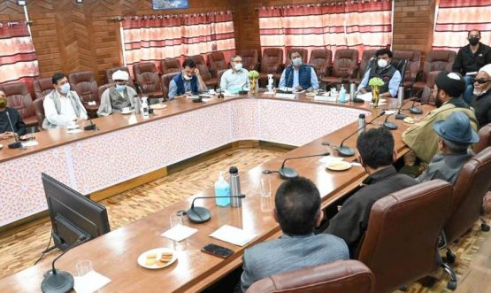 CEC Feroz Khan reviews COVID-19 situation in Kargil