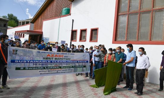 CEC Feroz Khan flags off sustained cleanliness drive in Kargil (3)