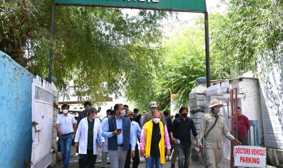 Principal Secretary Health Ladakh visits District Hospital, Dedicated Covid Hospital Kargil (5)