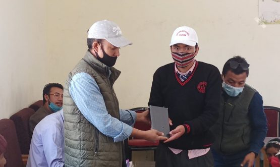 EC Punchok Tashi distributes free edu tabs among students under Yountab Scheme, 2021 (4)