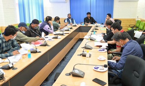CEC Feroz Khan takes stock of pace of implementation of JJM works in Kargil (2)