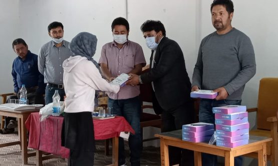 EC Mohsin Ali distributes free edu tabs under Yountab Scheme 2021 (3)