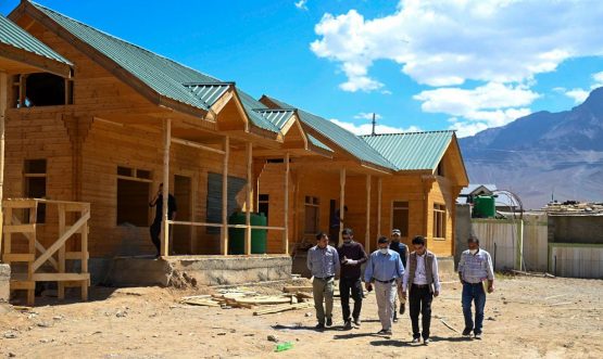 Secretary Mehboob Ali Khan takes stock of on-going construction work of Labour Sarai, feasibility of proposed land for construction of office for Directorate of Tourism at Kargil (4)