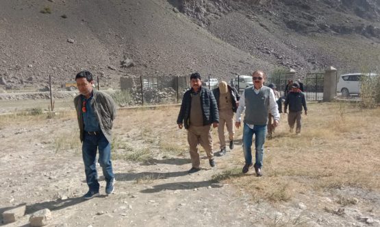 Principal Secretary Ladakh Dr Pawan Kotwal visits Stodh area (1)