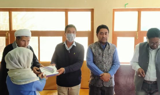 EC Health Mohsin Ali distributes YounTab Edu Tabs among students at GHS Hagnis (1)