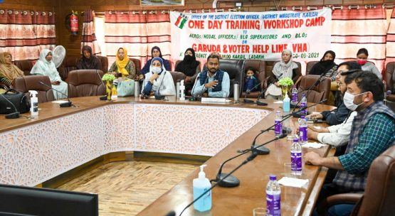 DEO Kargil Santosh Sukhadeve conducts day long training workshop for election officials (5)