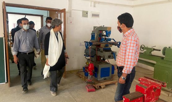 Secretary Padma Angmo visits ITI, Polytechnic, anganwadi centres in Kargil (2)