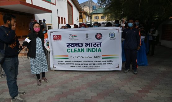 Month long cleanliness drive by District Administration Kargil, NYK, GGF, MC kick starts in Kargil (2)