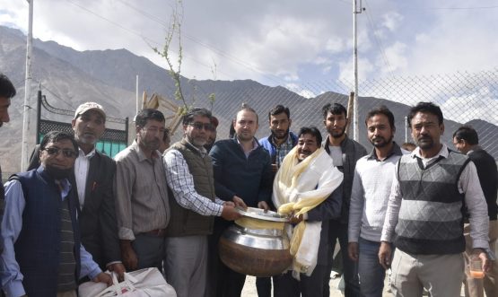 Chief Electoral Officer Hirdesh Kumar chairs meeting with AEROs, BLOs at Kargil (5)