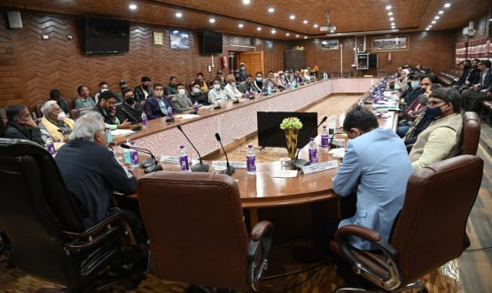 Dr Shekhar C Mande DG CSIR, Secretary DSIR chairs meeting with officers, officials in Kargil (1)