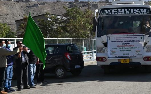 EC Mohsin Ali flags off progressive farmers for exposure tour to J&K UT (1)