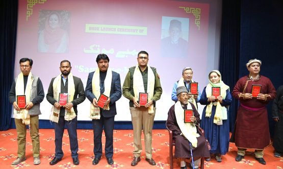 CEC Feroz Khan launches Sambey Motik by Dr Kaniz Fatima (2)