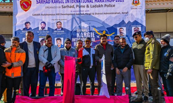 CEC Feroz Khan flags off Sarhad Kargil International Marathon 2021 (4)