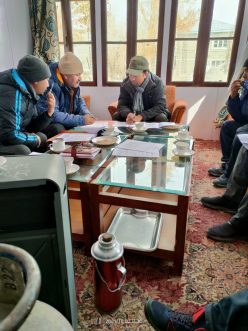 EC Phunsok Tashi chairs meeting to review progress of ongoing works under different schemes in Zanskar (4)