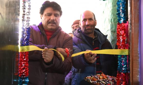 CEC Feroz Khan inaugurates library at GMS Sharchay Batalik (4)